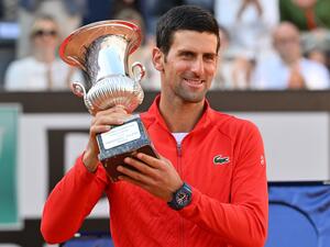 Serbia's Novak Djokovic holds the winner's trophy after winning the final match of the Men's ATP Rome Open tennis tournament against Greece's Stefanos Tsitsipas on May 15, 2022 at Foro Italico in Rome. (Photo by Andreas SOLARO / AFP)