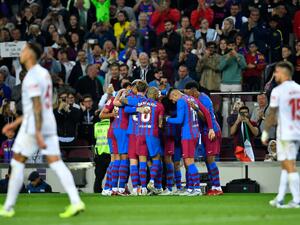 Barcelona's players celebrate their second goal scored by Spanish midfielder Sergio Busquets during the Spanish League football match between FC Barcelona and RCD Mallorca at the Camp Nou stadium in Barcelona on May 1, 2022. (Photo by Pau BARRENA / AFP)