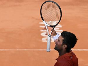 Serbia's Novak Djokovic celebrates after winning the final match of the Men's ATP Rome Open tennis tournament against Greece's Stefanos Tsitsipas on May 15, 2022 at Foro Italico in Rome. (Photo by Tiziana FABI / AFP)