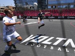 Soccer players hold an exhibition match to promote a new version of the 'EA SPORTS FIFA' video game at the EA PLAY event in Hollywood, California on June 8, 2019. / AFP / Mark RALSTON