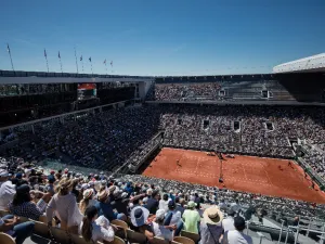 Emirates rings in its tenth year at Roland-Garros 2022