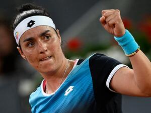 Tunisia's Ons Jabeur reacts as she plays against US Jessica Pegula during their 2022 WTA Tour Madrid Open tennis tournament women's singles final match at the Caja Magica in Madrid on May 7, 2022. (Photo by Pierre-Philippe MARCOU / AFP)