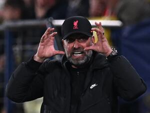 Liverpool's German manager Jurgen Klopp gestures during the UEFA Champions League semi final second leg football match between Liverpool and Villarreal CF at La Ceramica stadium in Vila-real on May 3, 2022. (Photo by Paul ELLIS / AFP)