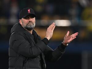 Liverpool's German manager Jurgen Klopp waves to supporters at the end of the UEFA Champions League semi final second leg football match between Liverpool and Villarreal CF at La Ceramica stadium in Vila-real on May 3, 2022. (Photo by Paul ELLIS / AFP)