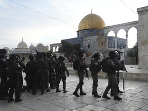 اقتحام ساحات المسجد الأقصى