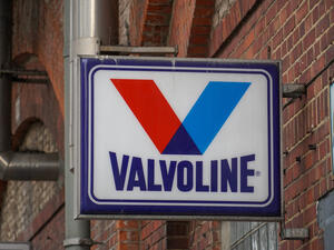 Saudi Aramco Mulls Acquiring Valvoline’s Petroleum Unit - Report