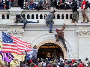 اقتحام مبنى الكابيتول من قبل أنصار للرئيس السابق دونالد ترامب