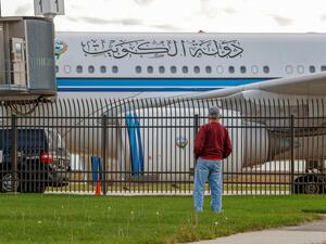 تكدس المسافرين بمطار الكويت لعطل في النظام الآلي