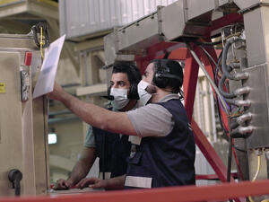 الهيئة الاتحادية للرقابة النووية تؤكد على جاهزية المحطة الثالثة للتشغيل بعد إتمام 120عملية تفتيش ومراجعة دقيقة للمحطة بدء تحميل الوقود في ثالث محطات براكة بعد صدور رخصة التشغيل