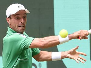 Spain's Roberto Bautista Agut returns the ball to Russia's Daniil Medvedev reacts (not pictured) during the men's singles quarter final match at the ATP 500 Halle Open tennis tournament in Halle, western Germany, on June 17, 2022. (Photo by CARMEN JASPERSEN / AFP)