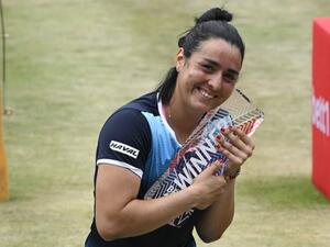 Tunisia's Ons Jabeur poses with the trophy after winning the final tennis match against Switzerland's Belinda Bencic at the Women's Bett1 Open tennis tournament in Berlin on June 19, 2022. (Photo by Tobias SCHWARZ / AFP)