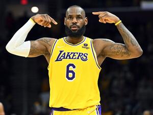 LeBron James #6 of the Los Angeles Lakers celebrates during the fourth quarter against the Cleveland Cavaliers at Rocket Mortgage Fieldhouse on March 21, 2022 in Cleveland, Ohio. (Photo by Jason Miller / GETTY IMAGES NORTH AMERICA / Getty Images via AFP)