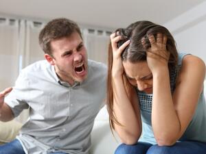 علاقات البوابة: 5 مصطلحات ترتبط بالإساءة العاطفية