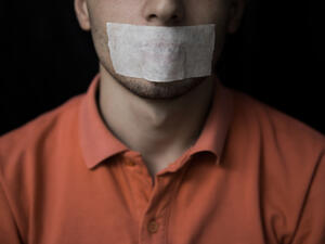 China Silencing Analysts Who Highlight Country's Deteriorating Economy