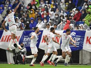 Tunisia's midfielder Mohamed Ali Ben Romdhane (R) celebrates scoring a goal with teammates during the Kirin Cup football final match between Japan and Tunisia at the Panasonic stadium in Suita, Osaka prefecture on June 14, 2022. (Photo by CHARLY TRIBALLEAU / AFP)