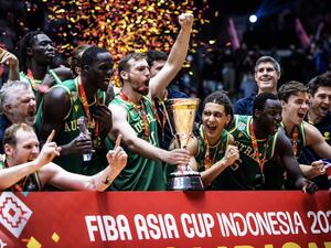 أستراليا تظفر باللقب (المصدر: حساب FIBA Asia الرسمي على تويتر)
