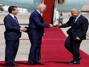 بايدن يستهل زيارته للمنطقة 