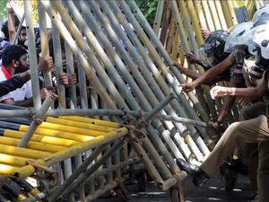 يتنافس ثلاثة مرشحين لخلافة الرئيس السريلانكي الفار غوتابايا راجابكسا