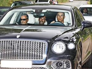 Ronaldo arrives at Carrington (Image Credit: Twitter)