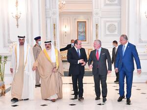 القادة المشاركين في لقاء العلمين استعرضوا عددا من القضايا والتطورات الإقليمية والدولية