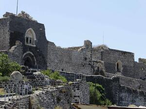 بانياس السورية.. قلعة فريدة جدرانها عالية