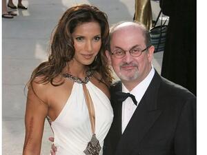 لاكشمي وهي كاتبة طبخ وممثلة وعارضة أزياء ومقدمة برامج تلفزيونية هندية المولد أميركية الجنسية