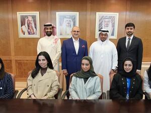 الرئيس التنفيذي للبحرين الإسلامي يلتقي متدربي بورصة البحرين
