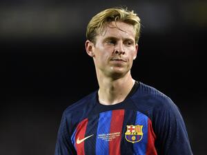 Barcelona's Dutch midfielder Frenkie De Jong reacts during the 57th Joan Gamper Trophy friendly football match between FC Barcelona and Club Universidad Nacional Pumas at the Camp Nou stadium in Barcelona on August 7, 2022. (Photo by Pau BARRENA / AFP)