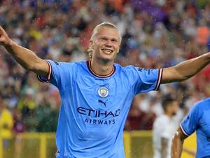 Erling Haaland of Manchester City celebrates after scoring their team's first goal during the pre-season friendly match between Bayern Munich and Manchester City at Lambeau Field on July 23, 2022 in Green Bay, Wisconsin. Justin Casterline/Getty Images/AFP (Photo by Justin Casterline / GETTY IMAGES NORTH AMERICA / Getty Images via AFP)