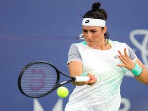 AUGUST 03: Ons Jabeur of Tunisia returns a shot against Madison Keys during the Mubadala Silicon Valley Classic, part of the Hologic WTA Tour, at Spartan Tennis Complex on August 03, 2022 in San Jose, California. Carmen Mandato/Getty Images/AFP (Photo by Carmen Mandato / GETTY IMAGES NORTH AMERICA / Getty Images via AFP)