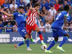 Atletico Madrid's Portuguese forward Joao Felix (C) vies with Getafe's Spanish midfielder Carles Alena (L) during the Spanish league football match between Getafe CF and Club Atletico de Madrid at the Alfonso Perez Coliseum stadium in Getafe on August 15, 2022. (Photo by Thomas COEX / AFP)