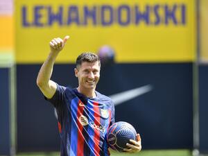 FC Barcelona's Polish forward Robert Lewandowski gestures during his official presentation at the Camp Nou stadium in Barcelona on August 5, 2022. (Photo by Pau BARRENA / AFP)