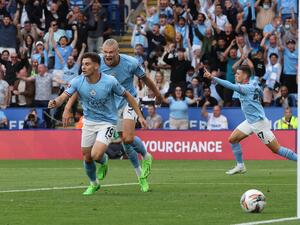 Manchester City's Argentinian striker Julian Alvarez (L) celebrates after scoring his team first goal during the English FA Community Shield football match between Liverpool and Manchester City at the King Power Stadium in Leicester on July 30, 2022. (Photo by Nigel Roddis / AFP)