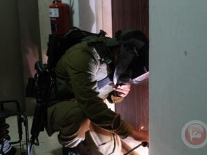 القوات الاسرائيلية تقتحم مؤسسات مجتمع مدني فلسطينية