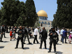 مستوطنون يقتحمون ساحات المسجد الأقصى