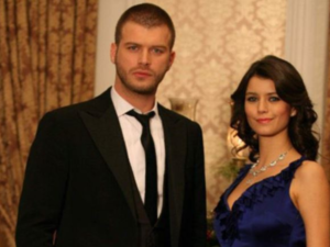  Beren Saat and  Kıvanç Tatlıtuğ