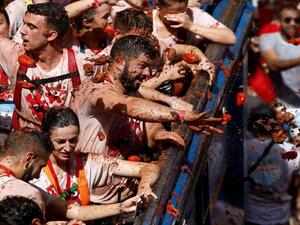 مهرجان التراشق بالطماطم في إسبانيا