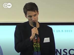 المثلي الالماني داريون ميندين