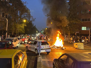  وصول خميني والنظام الإيراني الحالي إلى السلطة سنة 1979 كانت نتيجة للوضع القاسي