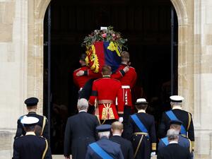 اليزابيث الى مثواها الاخير