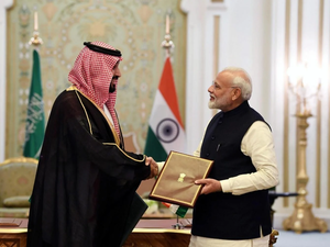 Saudi Crown Prince Mohammed bin Salman (L), Narendra Modi 