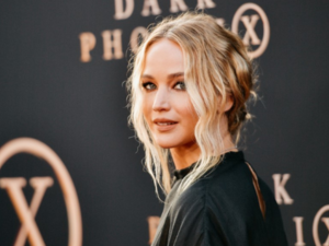 Jennifer's Dior ensemble is made from a see-through tulle fabric