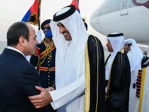 Sheikh Tamim (R) with El Sisi 