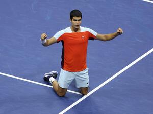 Carlos Alcaraz of Spain celebrates match point against Jannik Sinner of Italy after going 5 sets and over 5 hours during their Men’s Singles Quarterfinal match on Day Ten of the 2022 US Open at USTA Billie Jean King National Tennis Center on September 07, 2022 in the Flushing neighborhood of the Queens borough of New York City. Julian Finney/Getty Images/AFP (Photo by JULIAN FINNEY / GETTY IMAGES NORTH AMERICA / Getty Images via AFP)