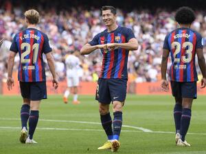 Barcelona's Polish forward Robert Lewandowski celebrates scoring his team's third goal during the Spanish League football match between FC Barcelona and Elche CF at the Camp Nou stadium in Barcelona on September 17, 2022. (Photo by Josep LAGO / AFP)