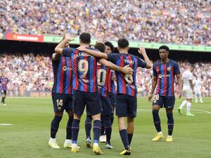 Barcelona's Polish forward Robert Lewandowski celebrates with teammates after scoring his team's third goal during the Spanish League football match between FC Barcelona and Elche CF at the Camp Nou stadium in Barcelona on September 17, 2022. (Photo by Josep LAGO / AFP)