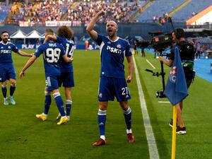 Dinamo Zagreb's Croatian forward Mislav Orsic (2nd-L) celebrates after scoring a goal with Austrian midfielder Robert Ljubicic (3rd-L) and Dinamo Zagreb's Croatian midfielder Marko Brkljaca (2nd-R) during the UEFA Champions League Group E football match between Dinamo Zagreb (CRO) and Chelsea (ENG) at The Maksimir Stadium in Zagreb on September 6, 2022. (Photo by DENIS LOVROVIC / AFP)
