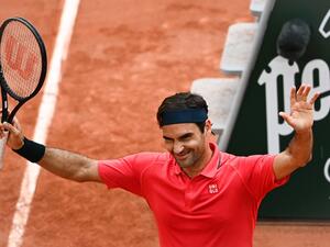 Switzerland's Roger Federer celebrates after winning against Croatia's Marin Cilic during their men's singles second round tennis match on Day 5 of The Roland Garros 2021 French Open tennis tournament in Paris on June 3, 2021. (Photo by Anne-Christine POUJOULAT / AFP)