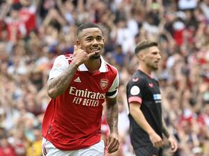 Arsenal's Brazilian forward Gabriel Jesus (C) celebrates after scoring his team second goal during a club friendly football match between Arsenal and Sevilla at the Emirates Stadium in London on July 30, 2022. (Photo by JUSTIN TALLIS / AFP)