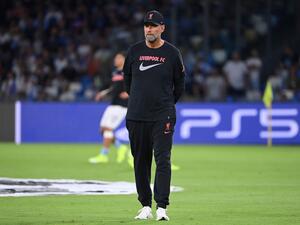 Liverpool's German manager Jurgen Klopp looks on prior to the UEFA Champions League Group A first leg football match between SSC Napoli and Liverpool FC at the Diego Armando Maradona Stadium in Naples on September 7, 2022. (Photo by Alberto PIZZOLI / AFP)